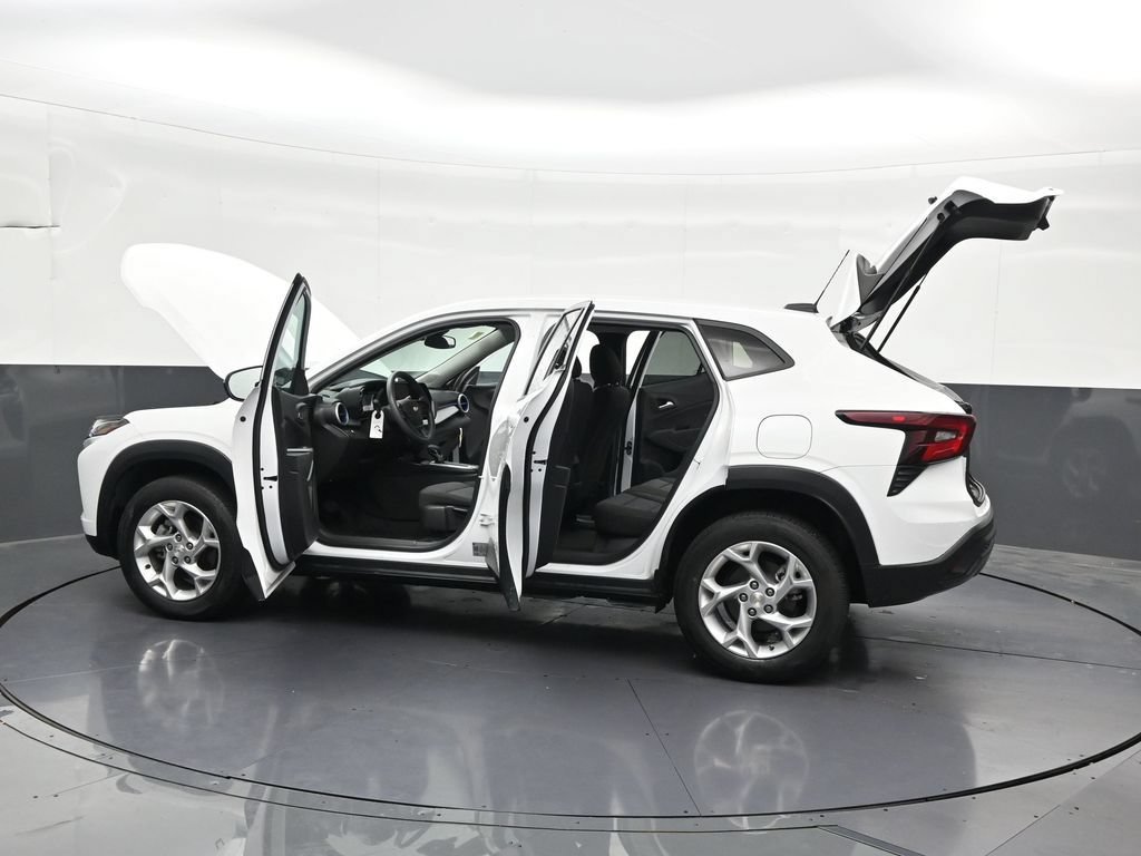 Used 2024 Chevrolet Trax LS w/ LS Convenience Package FWD image 34