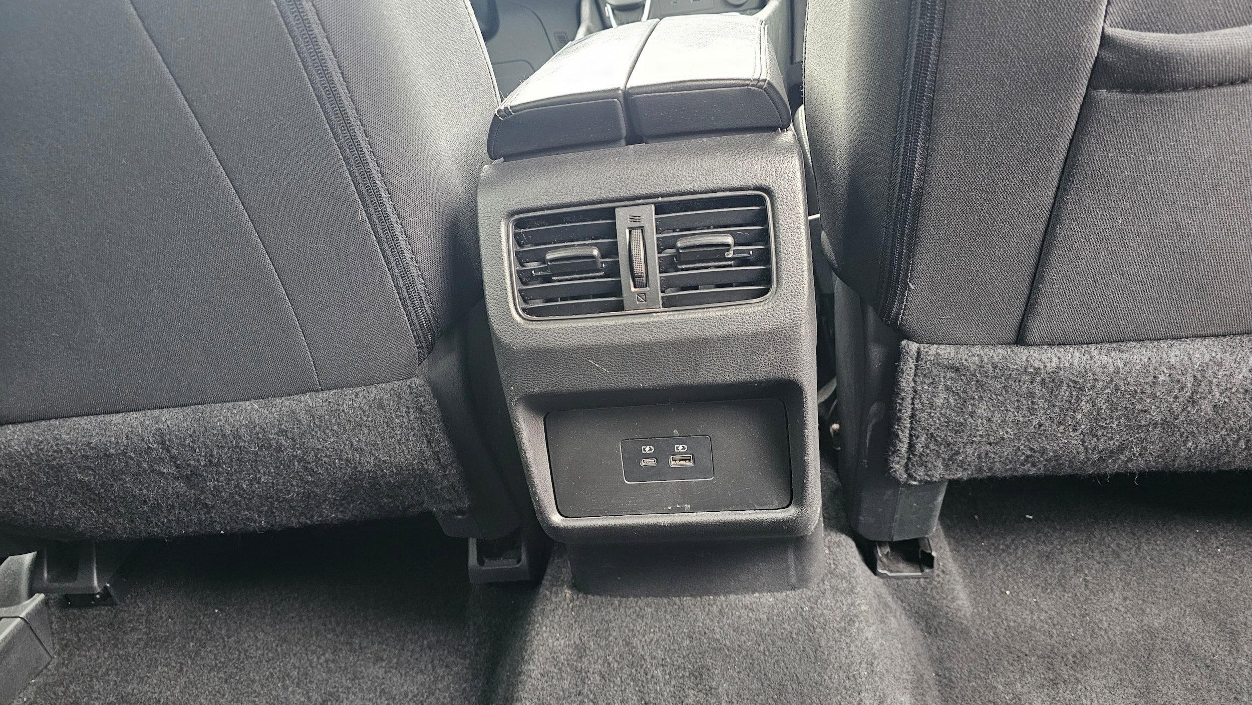Used 2023 Nissan Rogue SV image 11