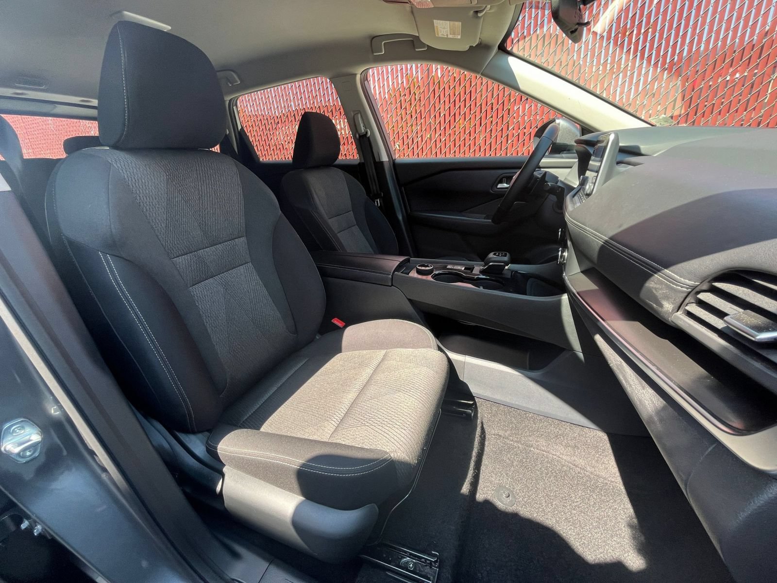 Used 2025 Nissan Rogue SV AWD/4WD image 38