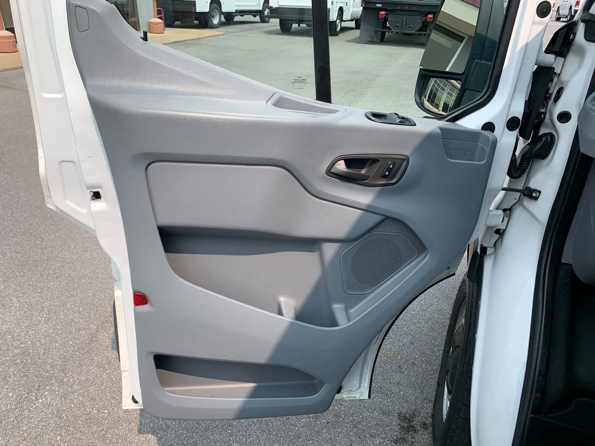 Used 2016 Ford Transit 150 130 Medium Roof RWD image 8