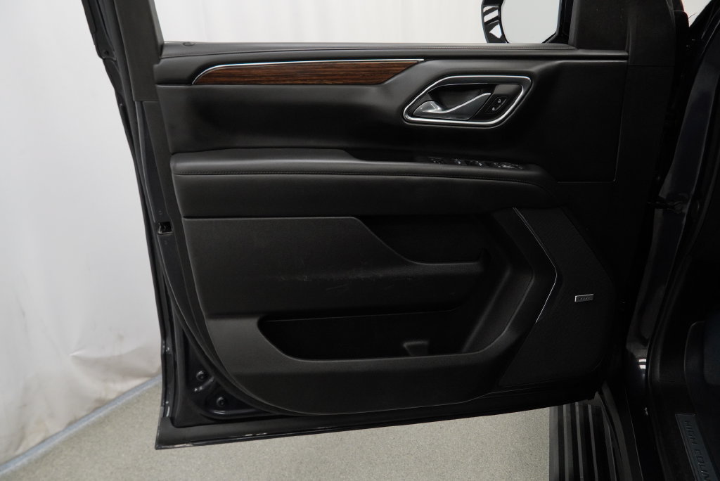 Used 2023 Chevrolet Tahoe High Country w/ Premium Package 2 AWD/4WD image 35