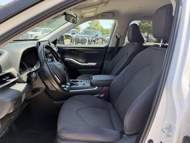 Used 2021 Toyota Highlander LE FWD image 23