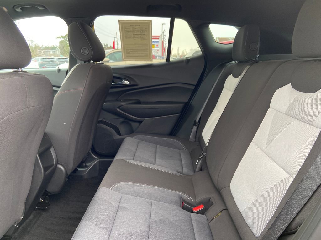 Used 2024 Chevrolet Trax RS w/ Sunroof Package image 17