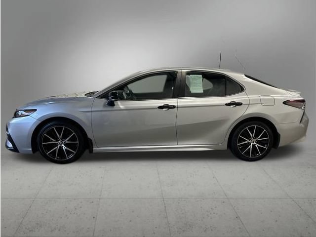 Used 2021 Toyota Camry SE w/ Cold Weather Package AWD/4WD image 2
