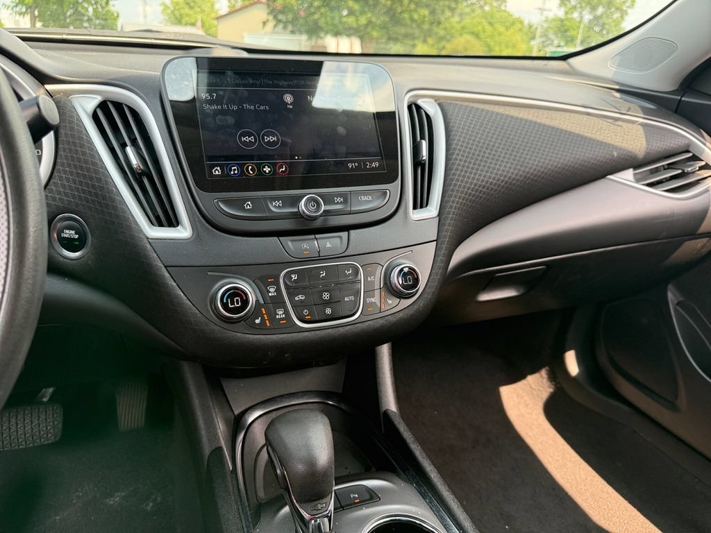 Used 2024 Chevrolet Malibu LT FWD image 30