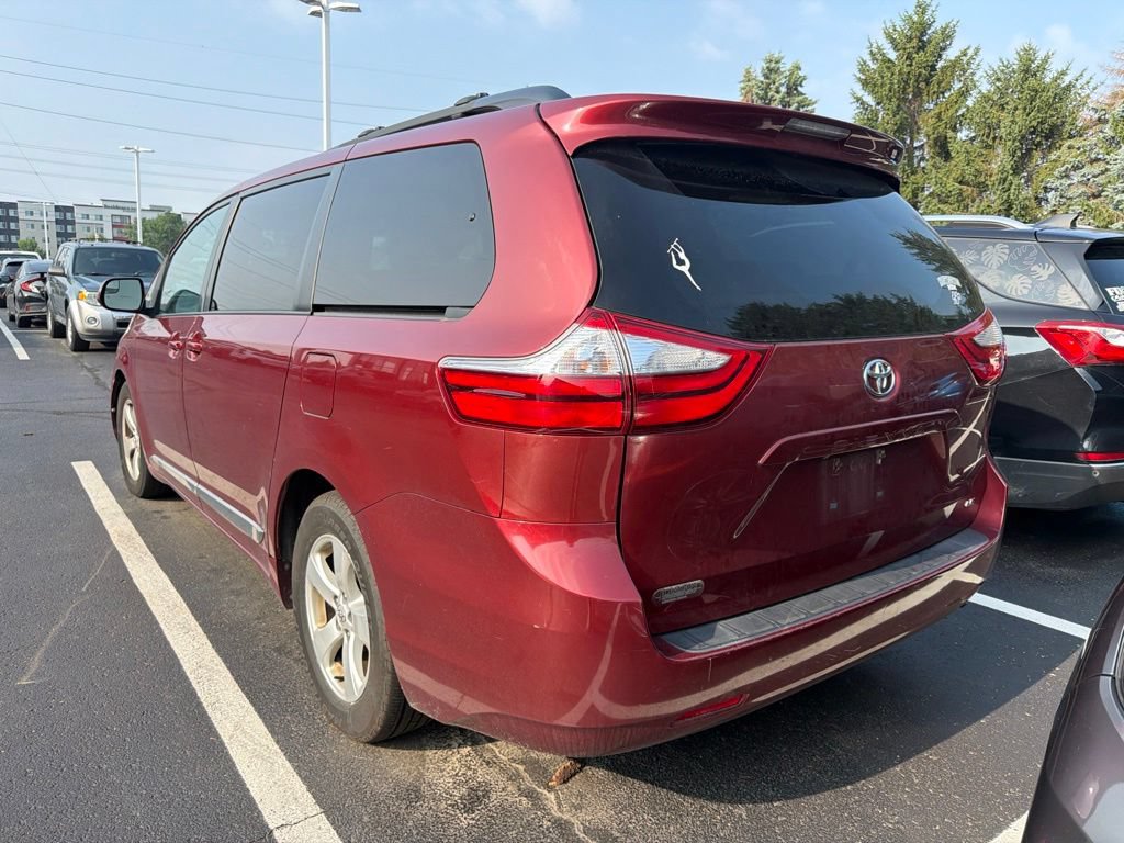 Used 2015 Toyota Sienna LE FWD image 2