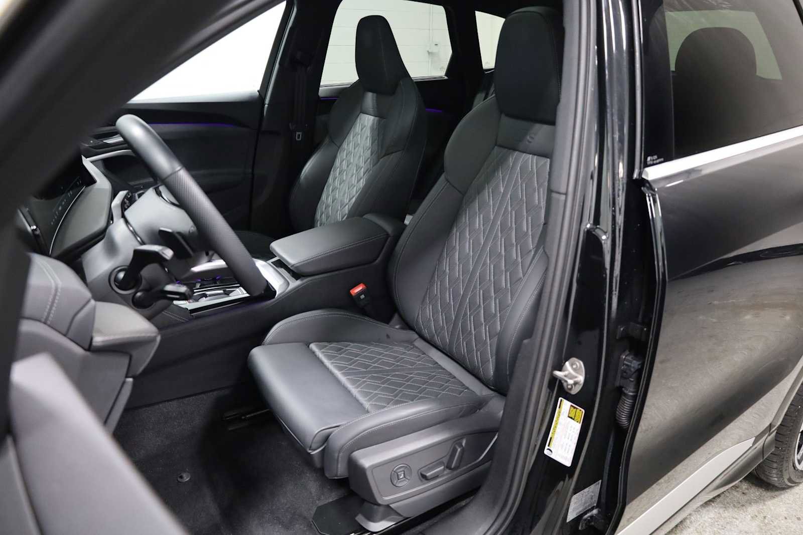 Certified 2025 Audi SQ5 Premium Plus w/ Premium Plus Package image 5