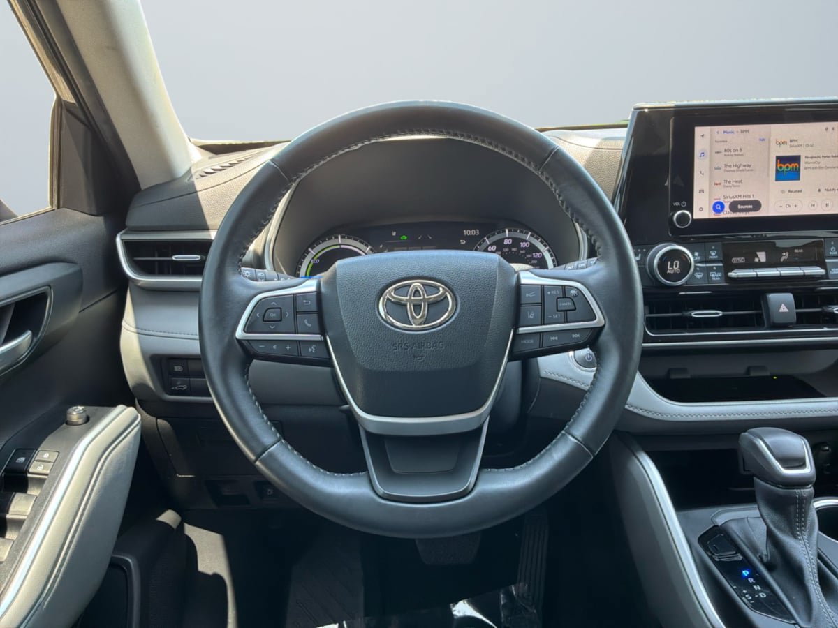 Used 2023 Toyota Highlander XLE FWD image 10