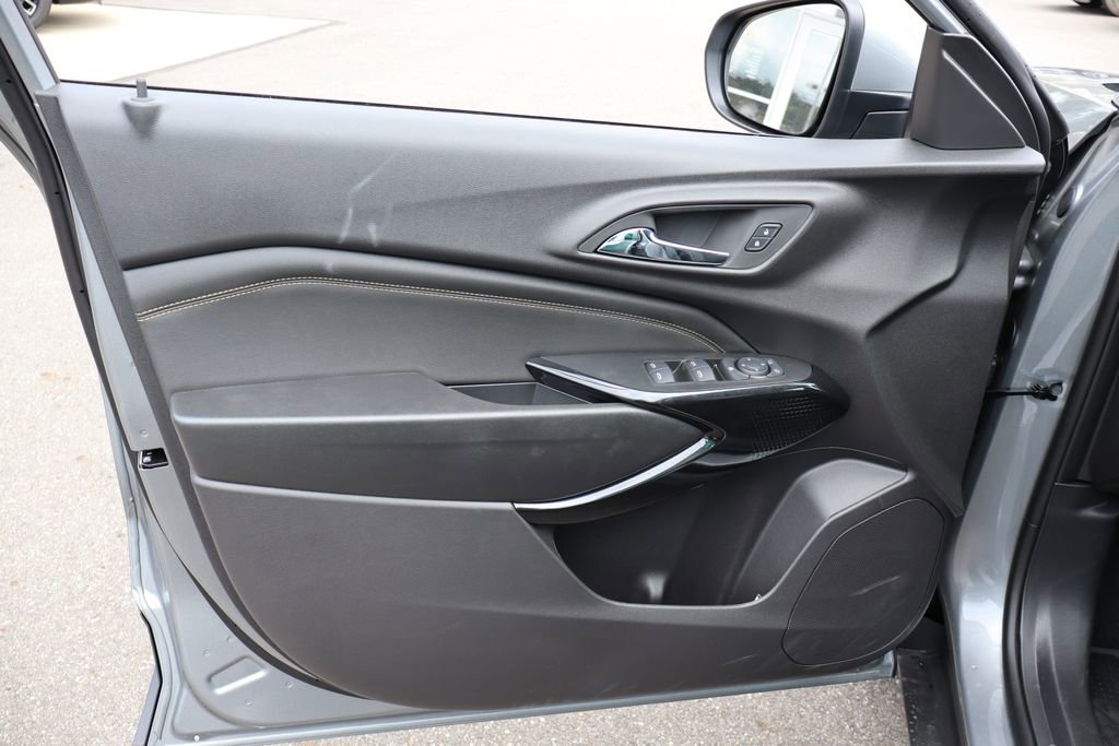 New 2025 Chevrolet Trax LT w/ Driver Confidence Package image 6