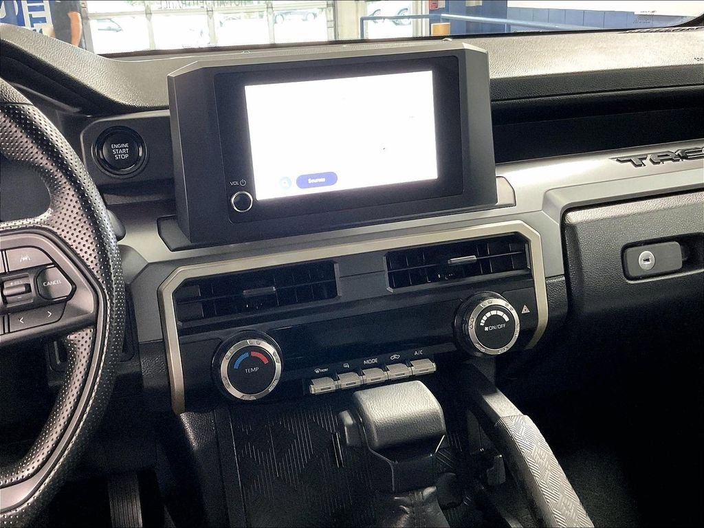 Used 2025 Toyota Tacoma SR5 AWD/4WD image 18