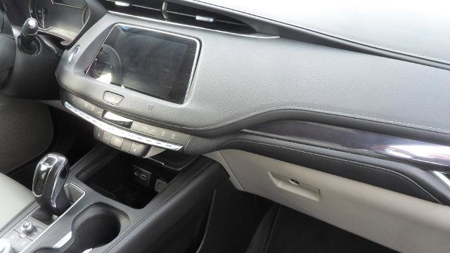 Used 2019 Cadillac XT4 Luxury w/ Cold Weather Package FWD image 21