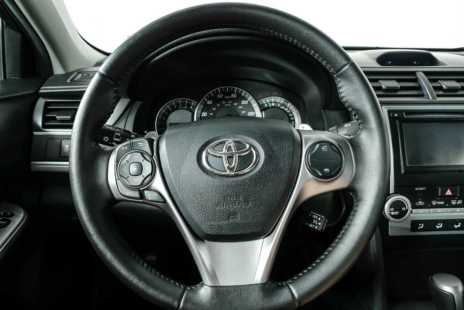 Used 2012 Toyota Camry SE FWD image 9