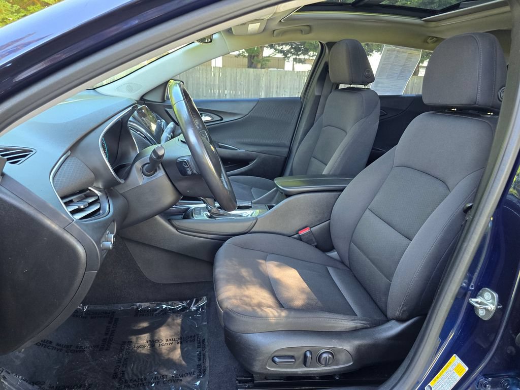Used 2018 Chevrolet Malibu LT FWD image 25