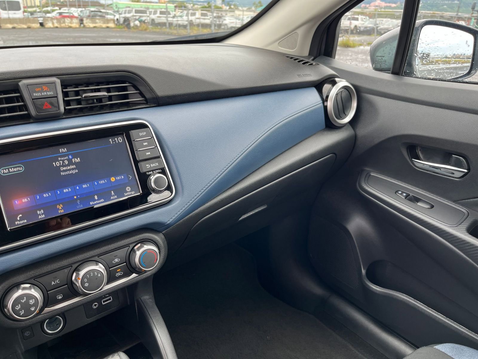 Used 2025 Nissan Versa SV image 30