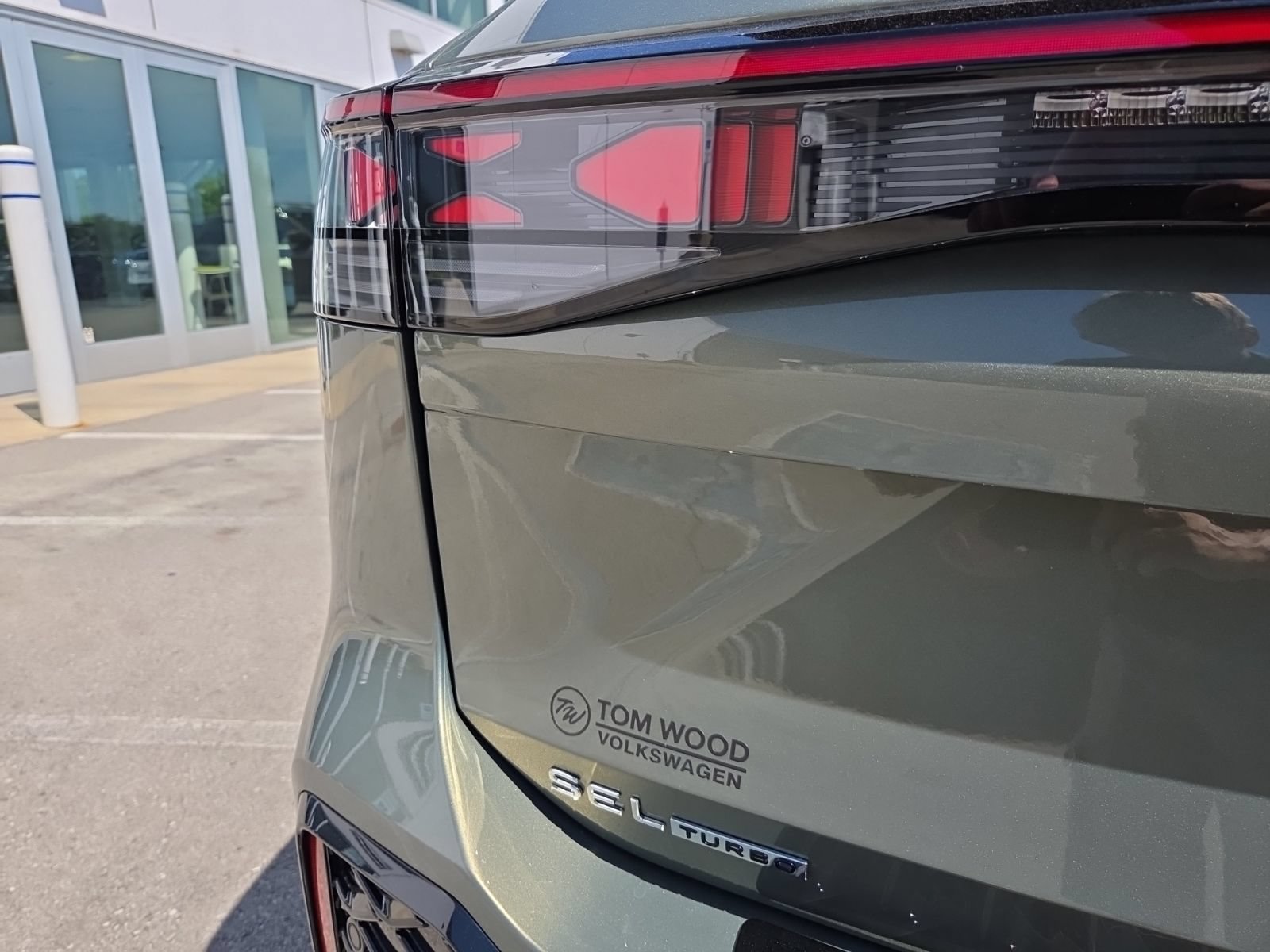 New 2026 Volkswagen Tiguan SEL R-Line AWD/4WD image 9