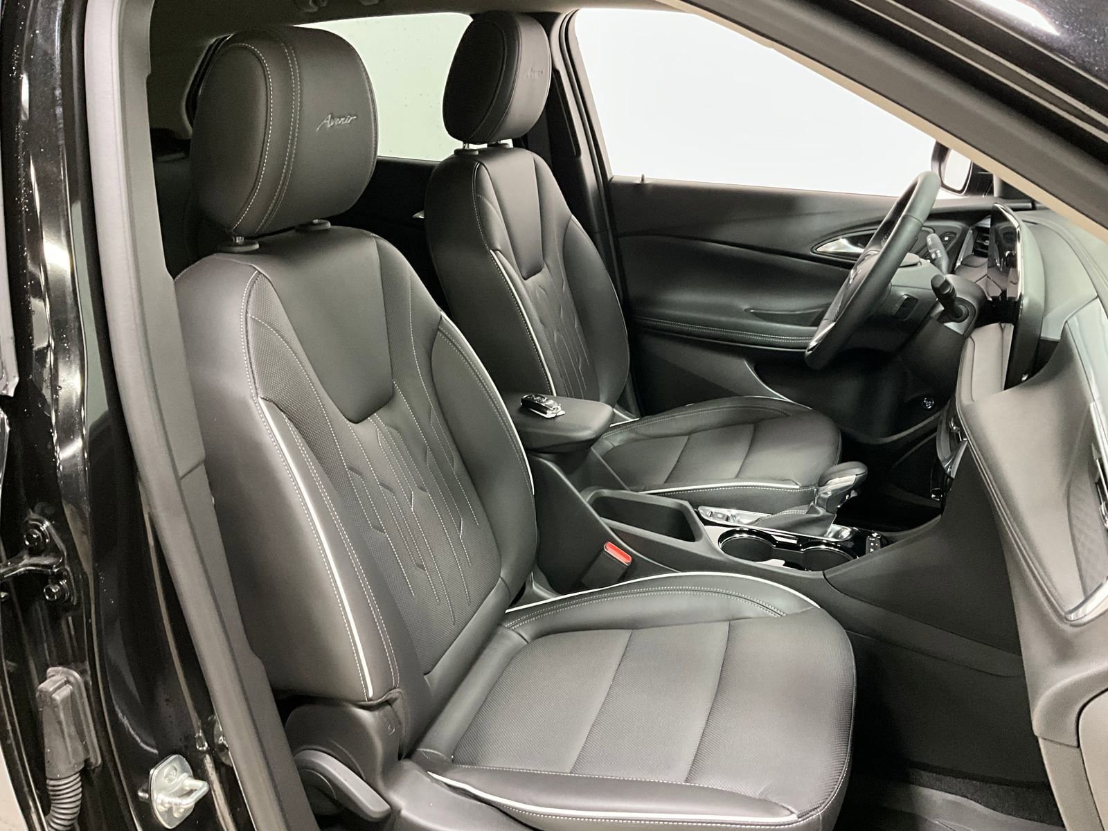 Used 2025 Buick Encore GX Avenir w/ Avenir Technology Package image 7