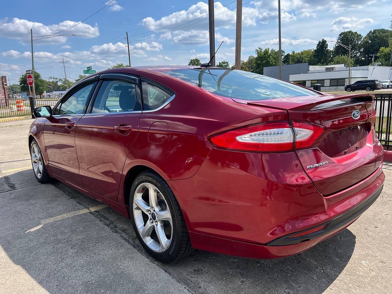Used 2016 Ford Fusion SE w/ Equipment Group 201A FWD image 7