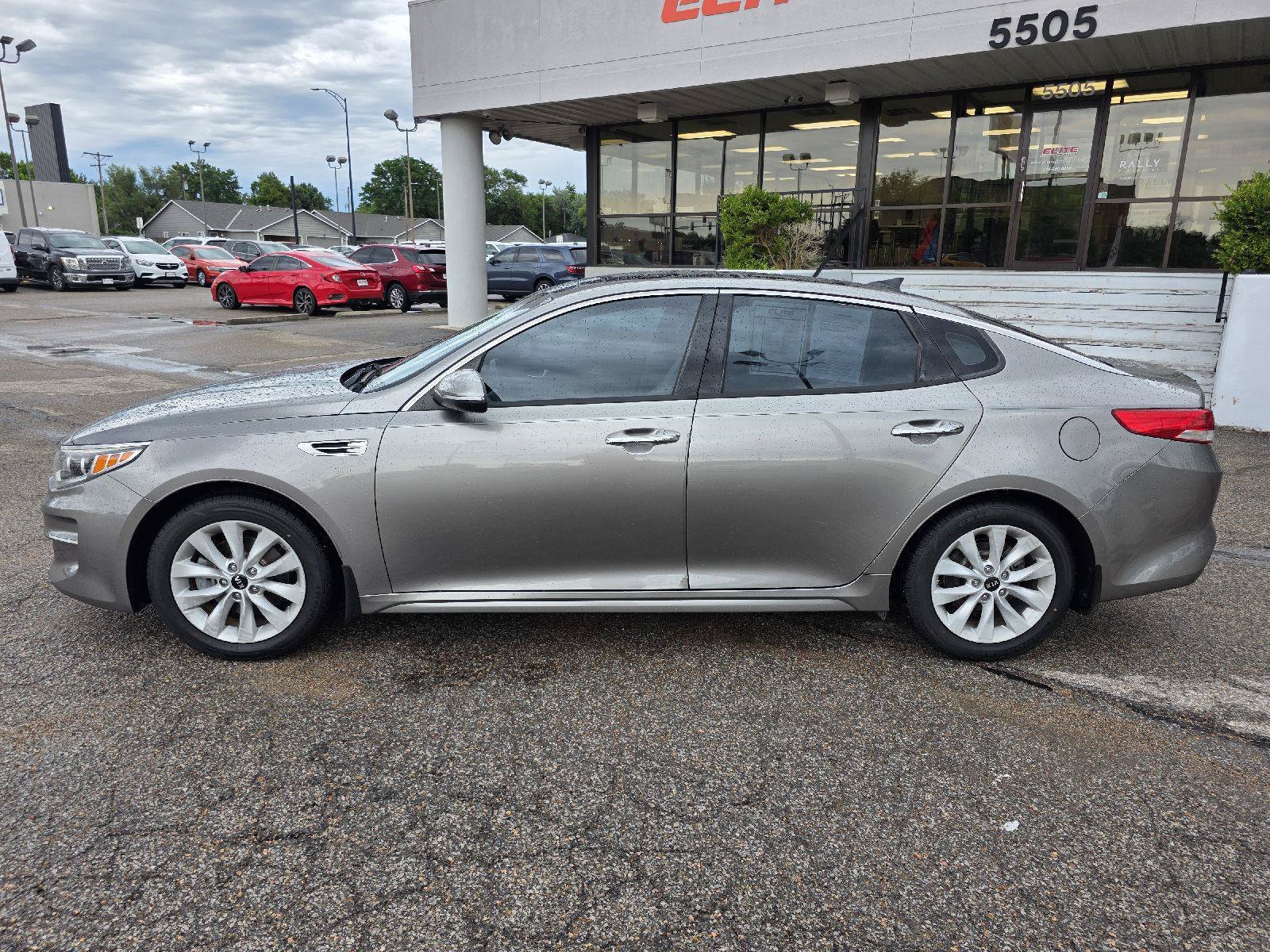 Used 2017 Kia Optima EX w/ Premium Package FWD image 8