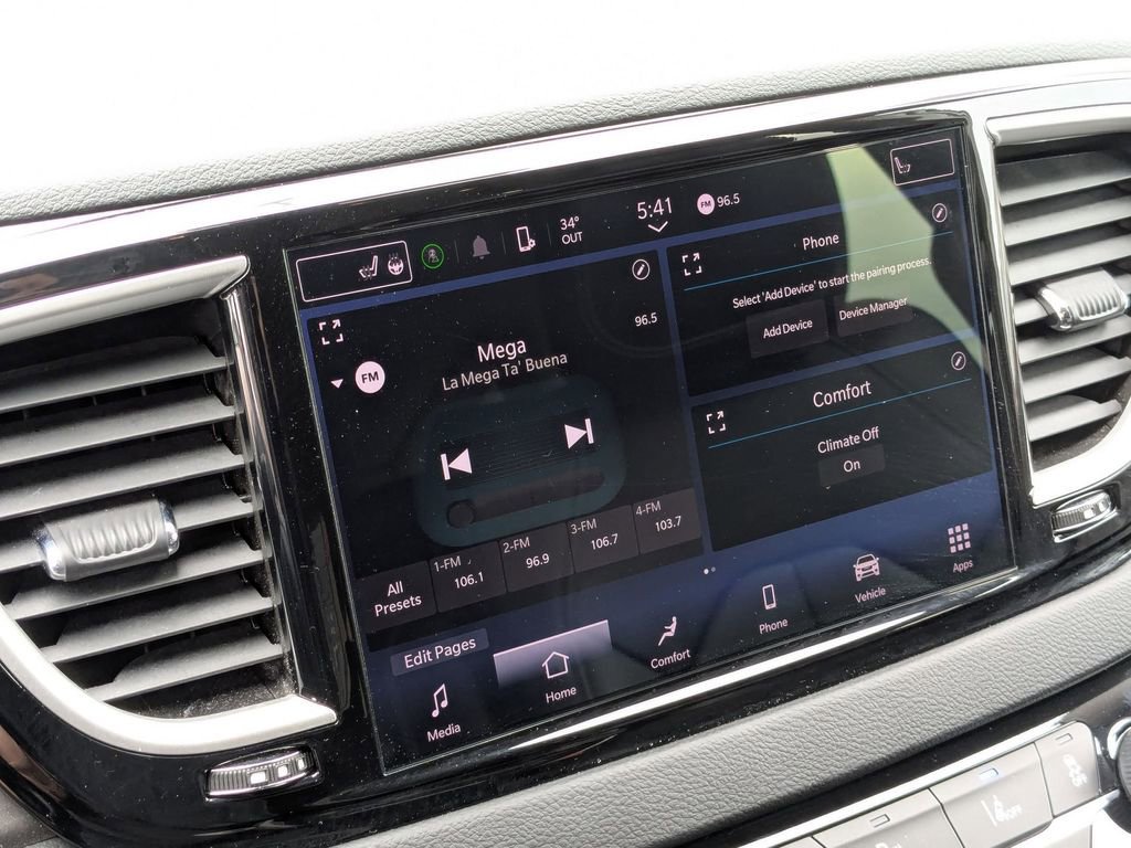 Used 2024 Chrysler Pacifica Touring-L image 21