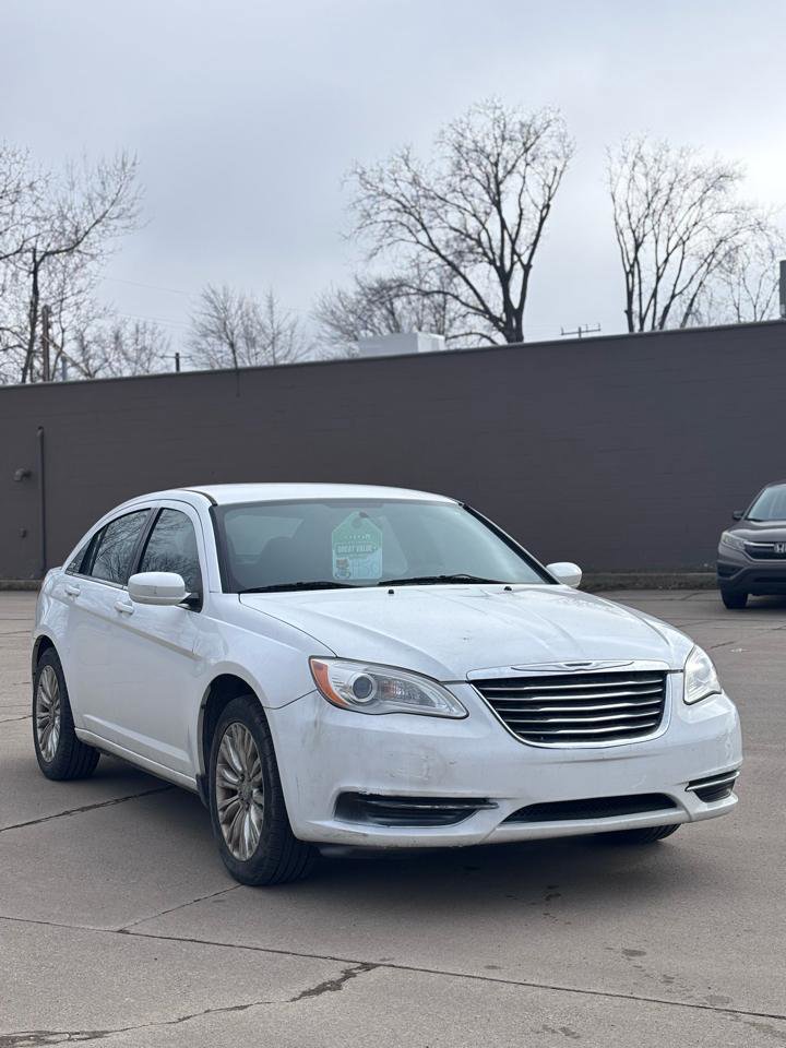 Used 2013 Chrysler 200 LX image 2