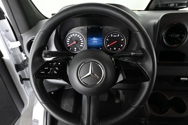 Used 2025 Mercedes-Benz Sprinter 2500 image 3