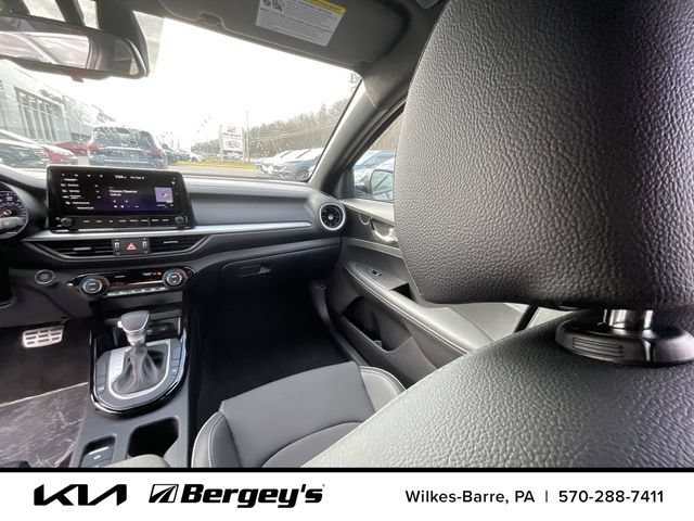 Certified 2024 Kia Forte GT-Line FWD image 17