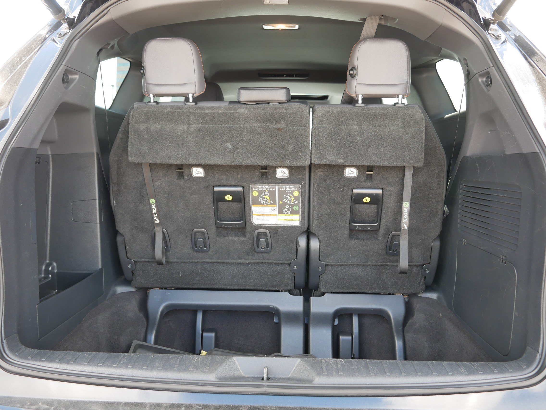 Used 2021 Toyota Sienna XSE FWD image 18