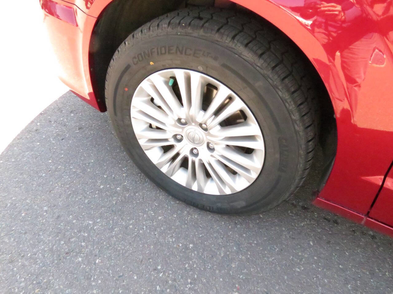 Used 2015 Chrysler Town & Country Touring-L w/ Driver Convenience Group FWD image 9