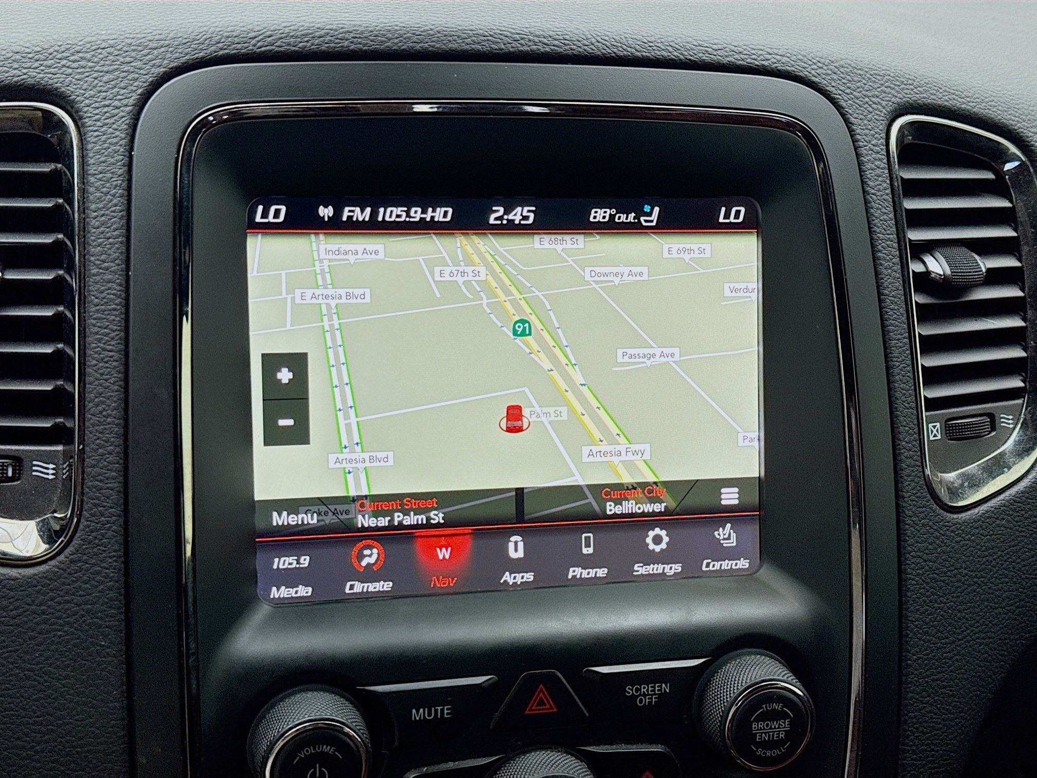 Used 2018 Dodge Durango SRT w/ Technology Group AWD/4WD image 9