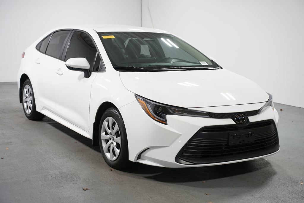 Certified 2025 Toyota Corolla LE image 3