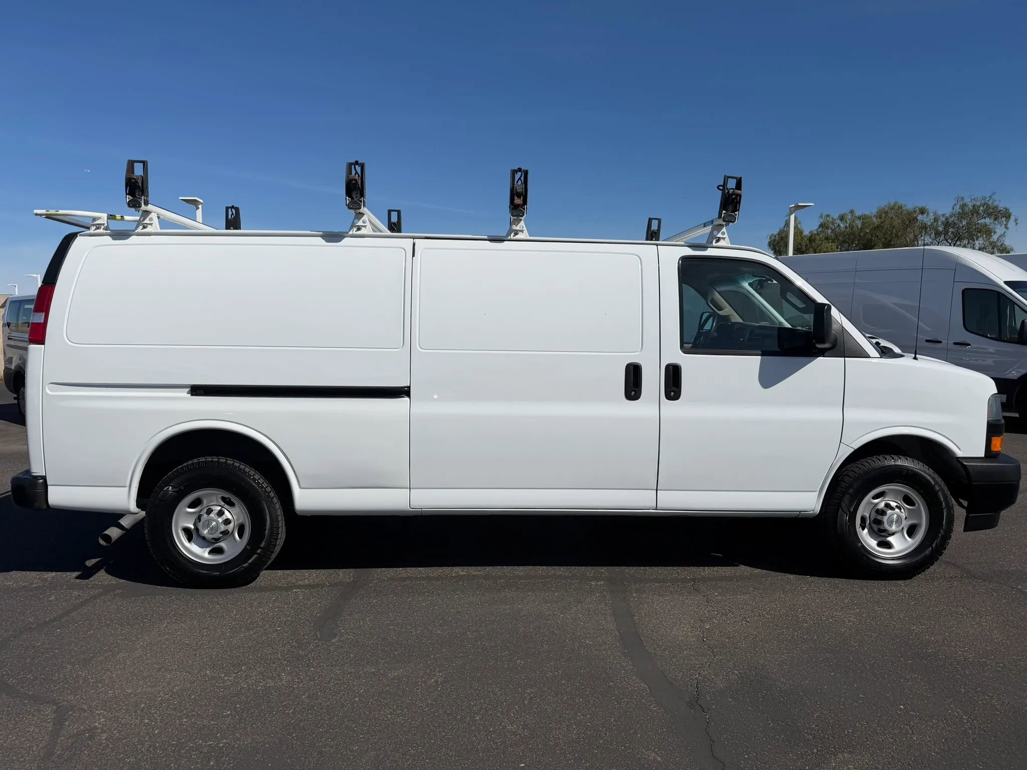 Used 2023 Chevrolet Express 2500 Extended RWD image 7