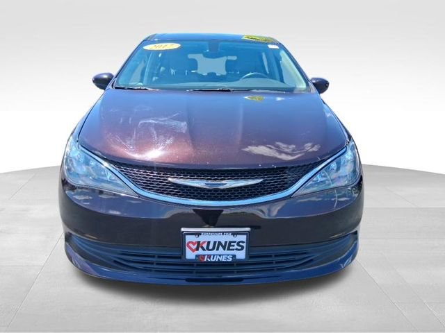 Used 2017 Chrysler Pacifica Touring FWD image 12
