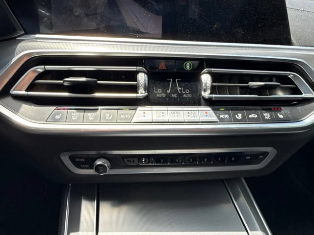 Used 2021 BMW X5 xDrive40i AWD/4WD image 26