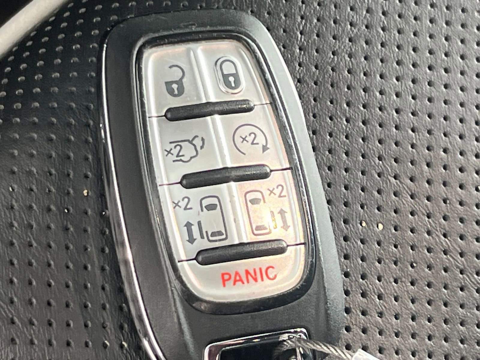 Used 2025 Chrysler Pacifica Limited FWD image 22