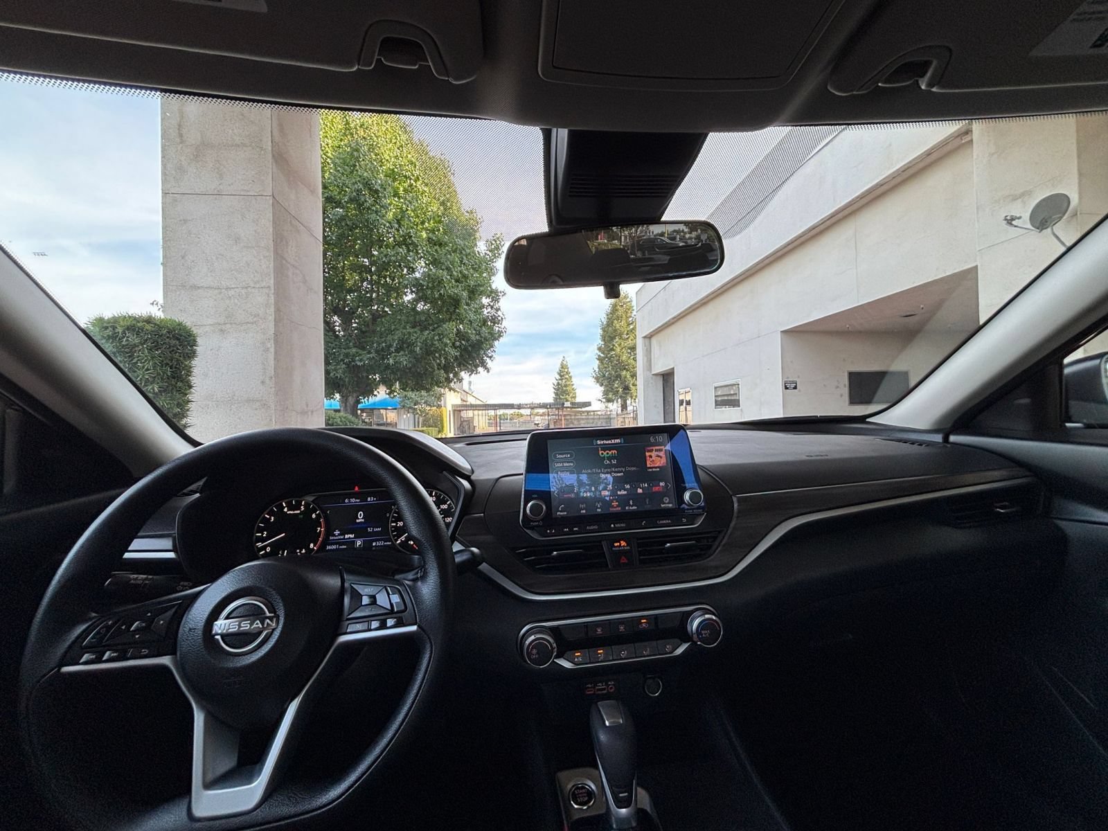 Used 2025 Nissan Altima 2.5 SV FWD image 32