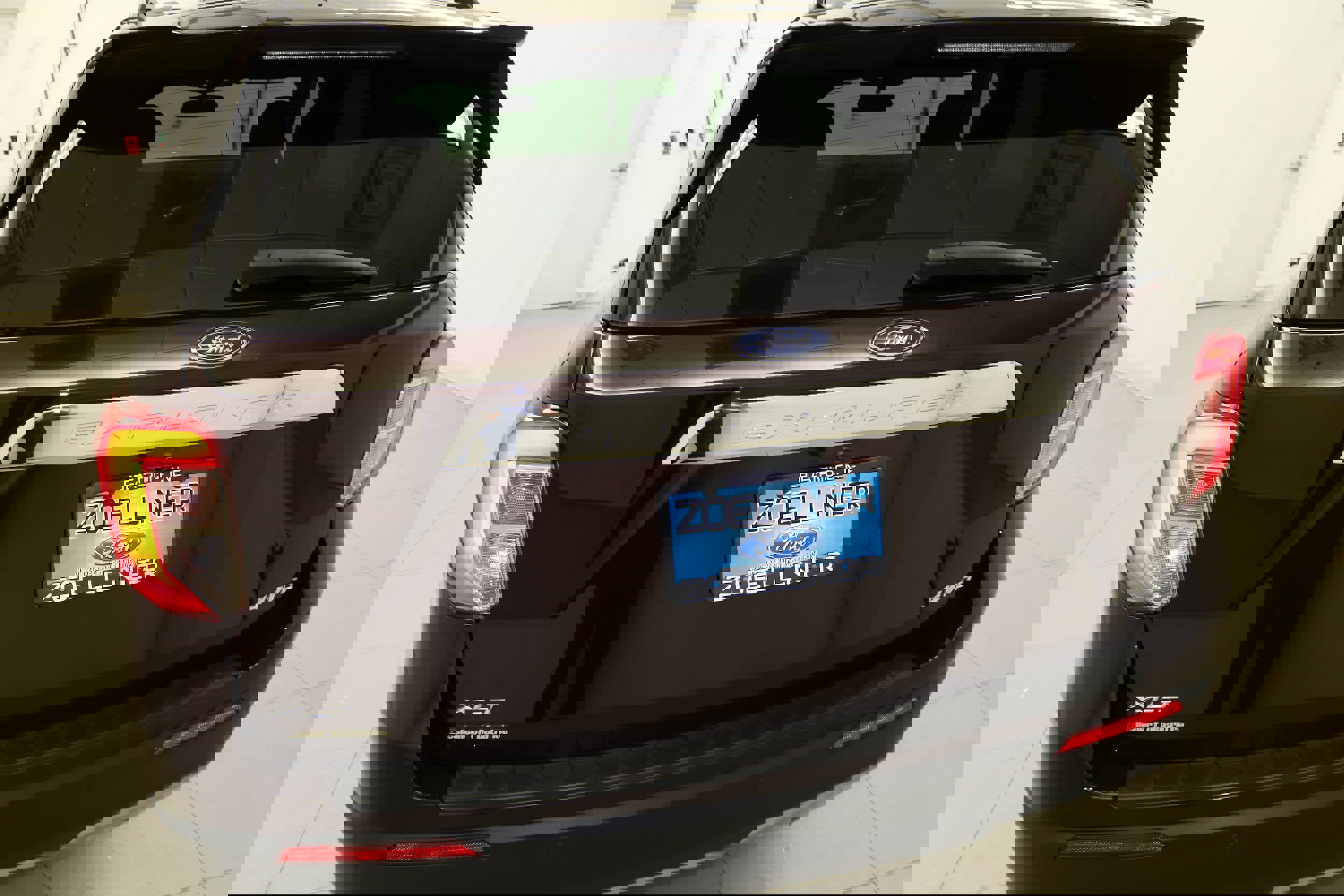 Used 2022 Ford Explorer XLT w/ Equipment Group 202A image 9