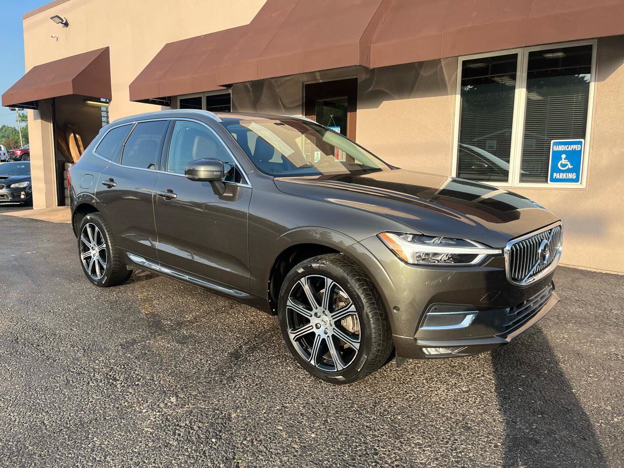 Used 2019 Volvo XC60 T5 Inscription w/ Protection Package Premier AWD/4WD image 3