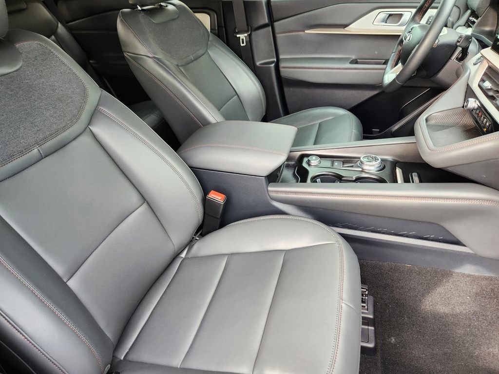 Used 2025 Ford Explorer Active w/ Active Comfort Package image 18