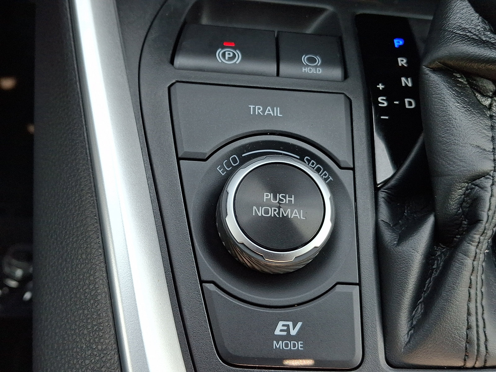 Used 2025 Toyota RAV4 XLE w/ Convenience Package AWD/4WD image 23