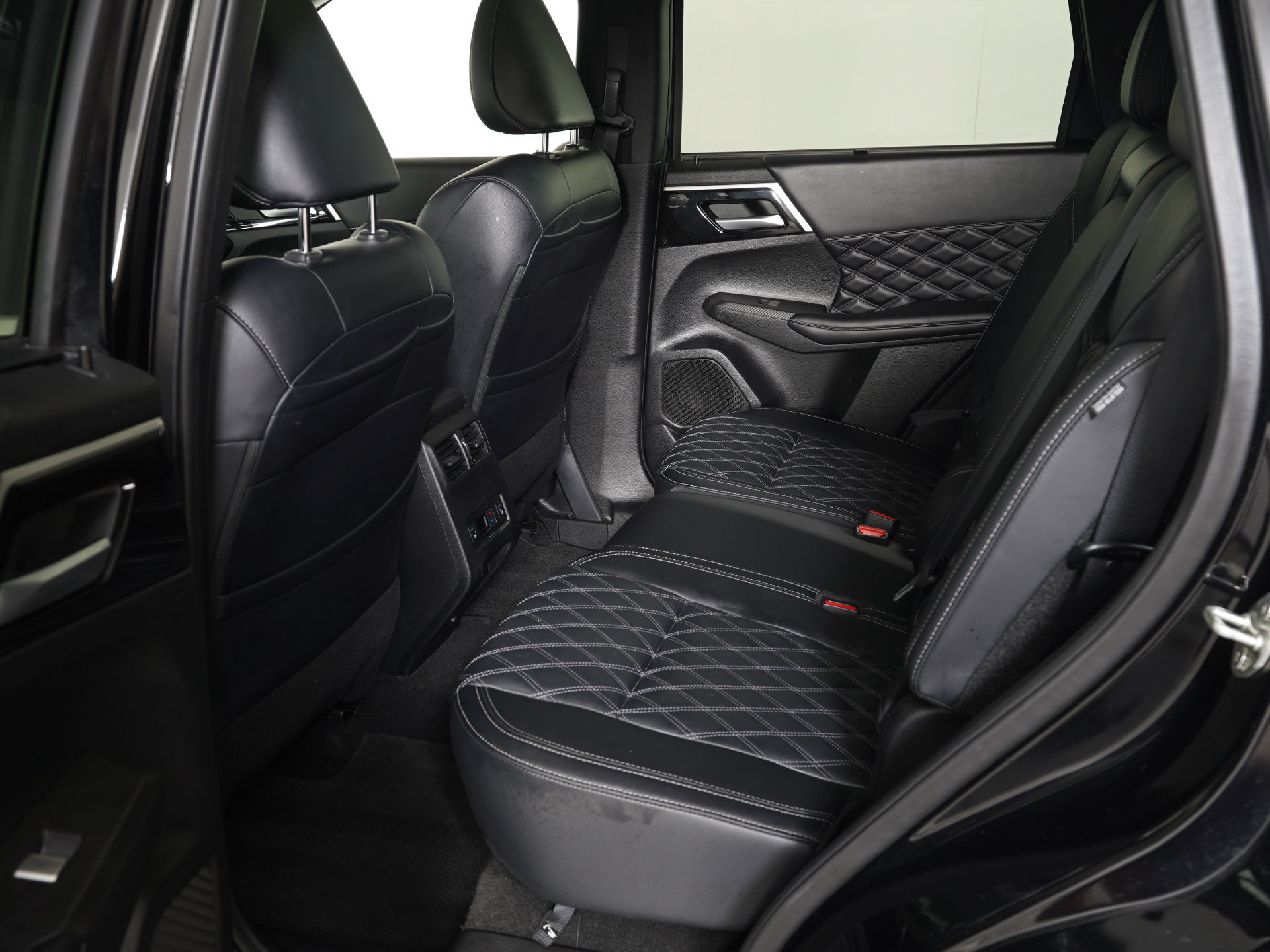 Used 2024 Mitsubishi Outlander SEL FWD image 15