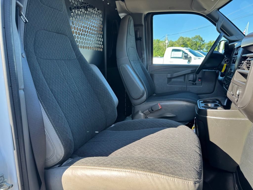 Used 2025 Chevrolet Express 2500 w/ Driver Convenience Package RWD image 11