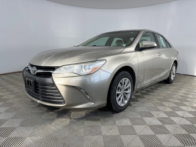 Used 2017 Toyota Camry LE image 2