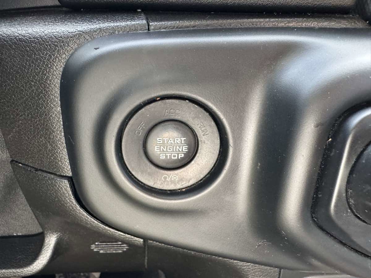 Used 2020 Jeep Gladiator Overland image 30