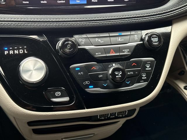 Used 2022 Chrysler Pacifica Touring-L w/ Uconnect Theater Family Group FWD image 24