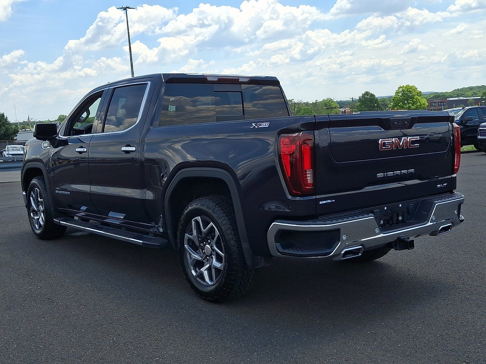 Used 2023 GMC Sierra 1500 SLT w/ SLT Premium Plus Package AWD/4WD image 4