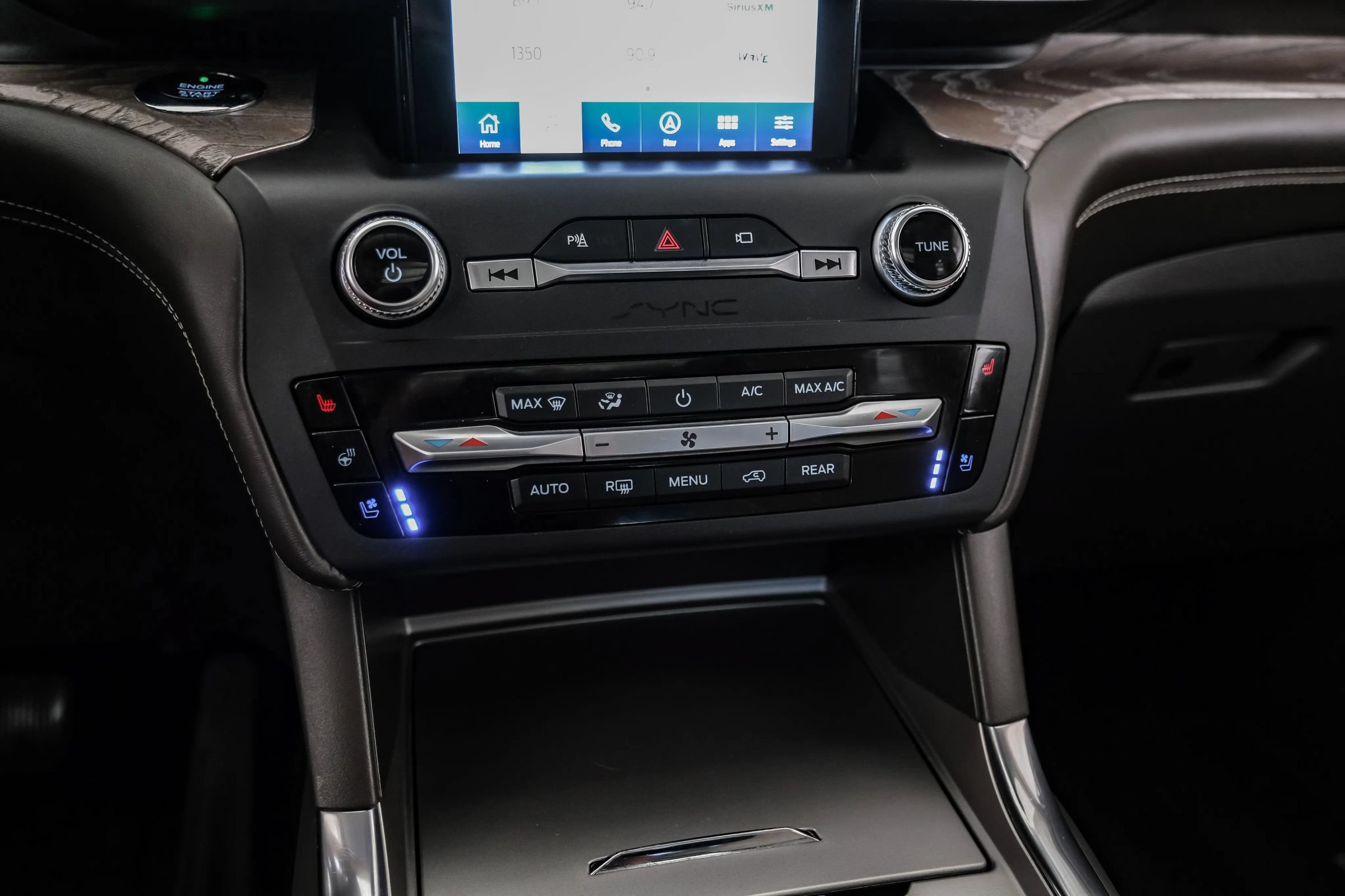 Used 2020 Ford Explorer Platinum w/ Premium Technology Package AWD/4WD image 27