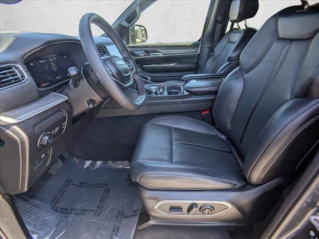 Used 2024 Jeep Wagoneer L Series III w/ Flexible Seating Group AWD/4WD image 16