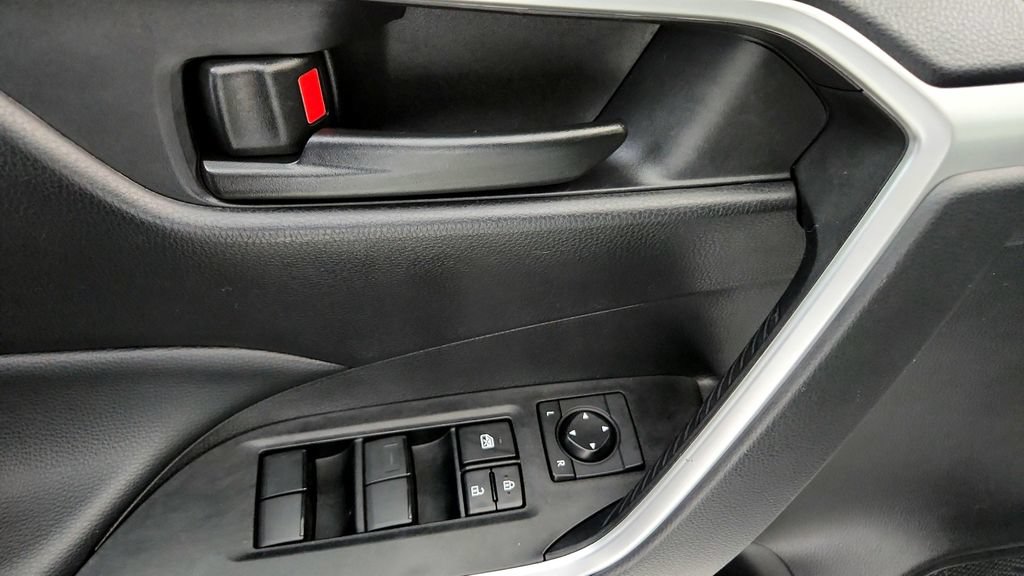 Used 2024 Toyota RAV4 LE AWD/4WD image 23
