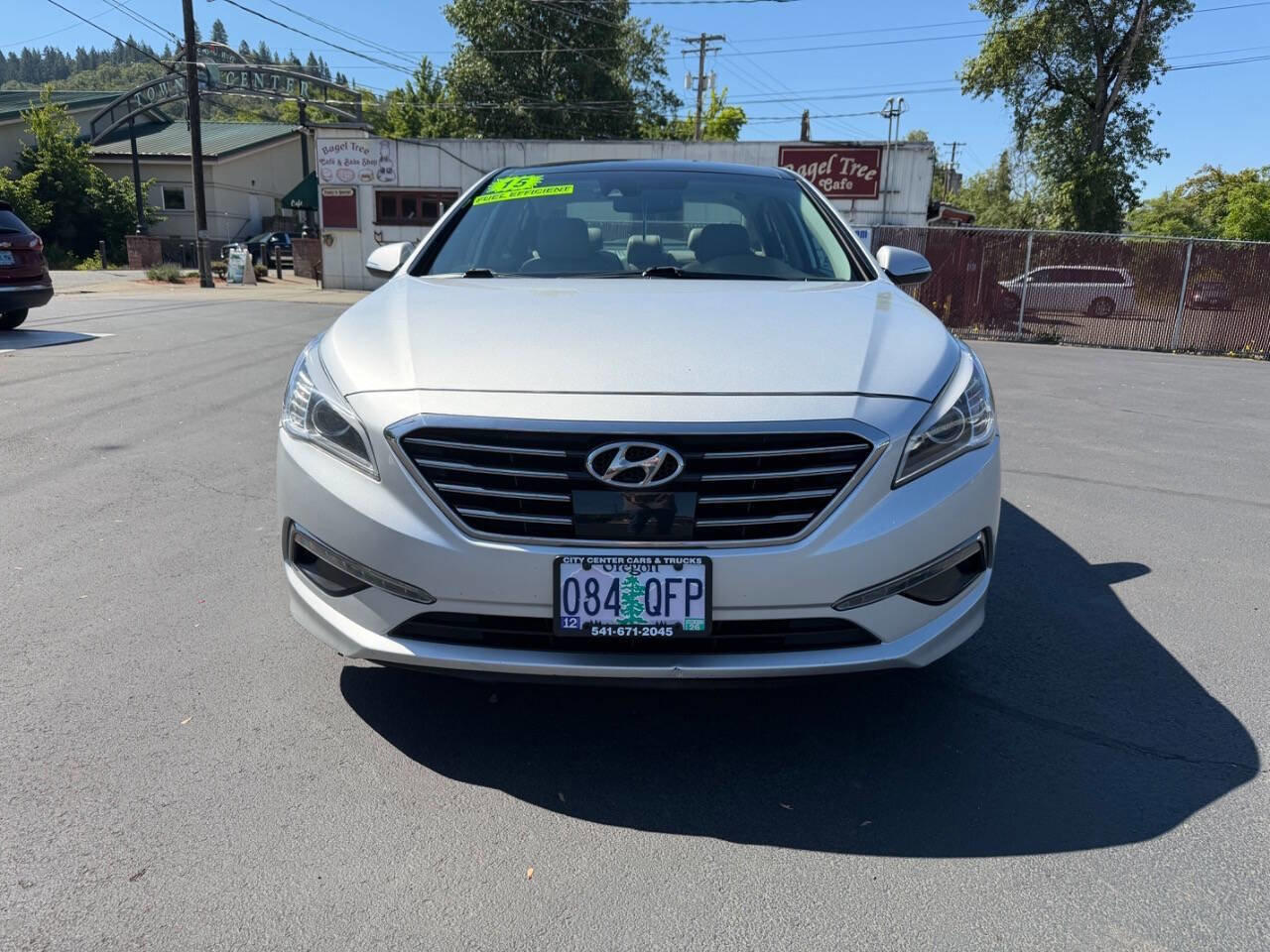 Used 2015 Hyundai Sonata Limited w/ Option Group 06 FWD image 3