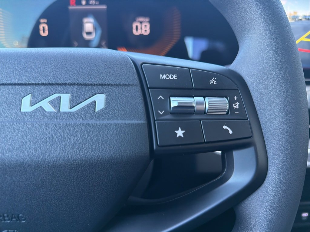 New 2025 Kia K4 LXS image 37